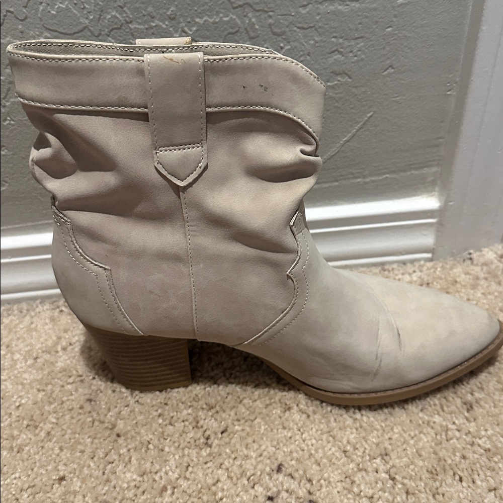 Time and Tru Light Tan Ankle Boots size 9 - Picture 4 of 9